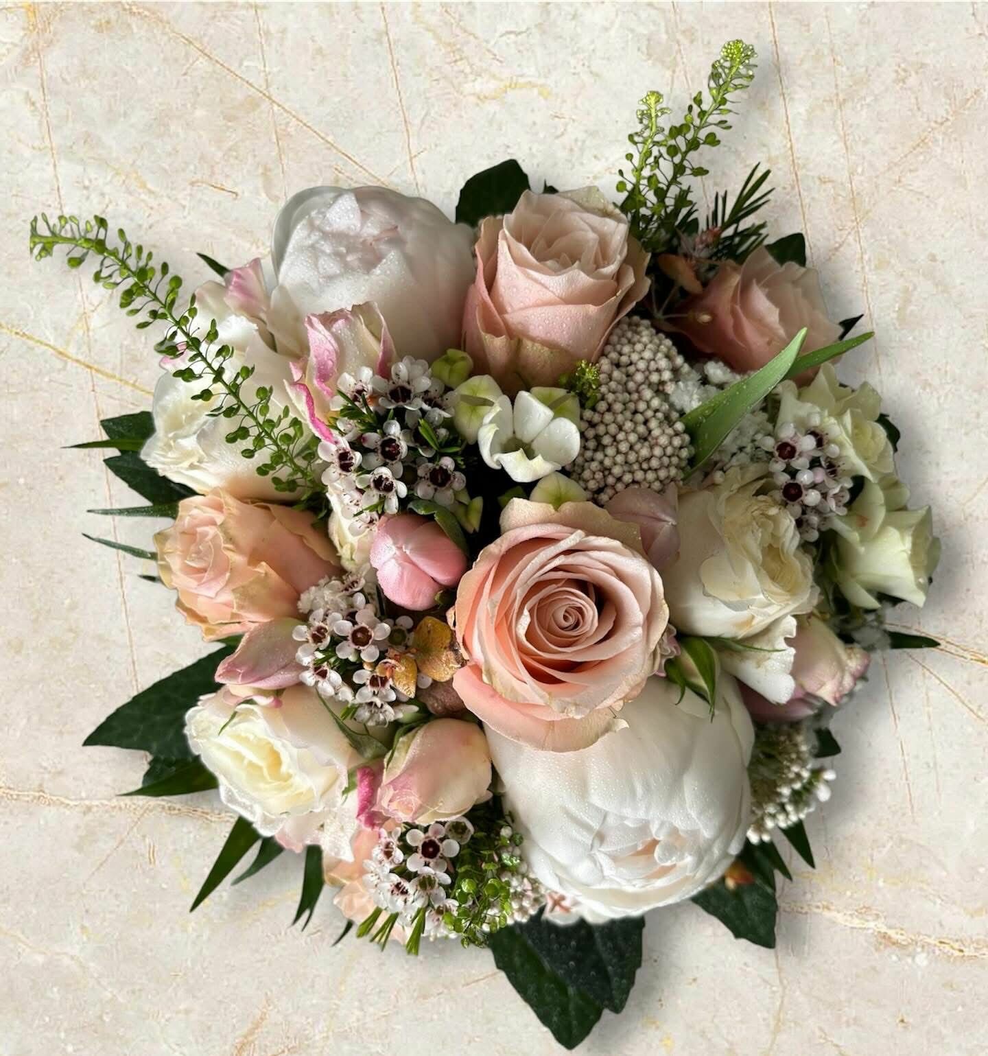 Come scegliere il bouquet da sposa: idee e tendenze 2025 Come scegliere il bouquet da sposa: idee e tendenze 2025